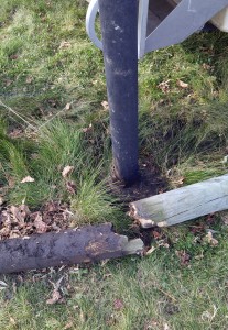 A Bedford 4" recycled plastic line post replaces a 4" wooden line post at Round Lake Winery 